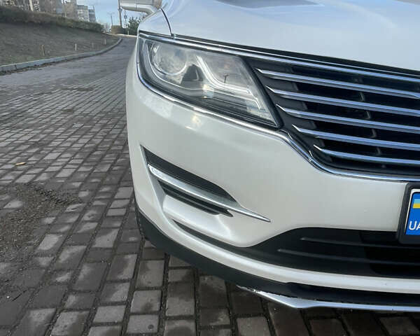 Белый Линкольн МКС, объемом двигателя 2 л и пробегом 145 тыс. км за 13299 $, фото 8 на Automoto.ua