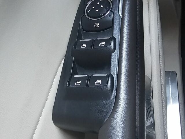 Белый Линкольн МКС, объемом двигателя 2 л и пробегом 91 тыс. км за 15499 $, фото 12 на Automoto.ua