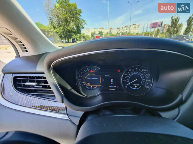 Белый Линкольн МКС, объемом двигателя 2 л и пробегом 49 тыс. км за 21000 $, фото 13 на Automoto.ua
