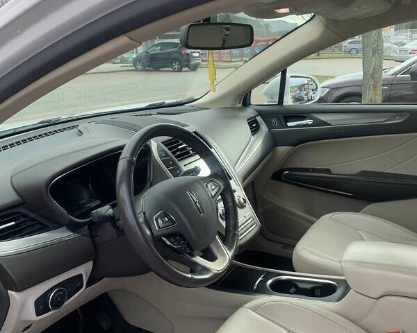 Білий Лінкольн МКС, об'ємом двигуна 2 л та пробігом 112 тис. км за 15498 $, фото 13 на Automoto.ua