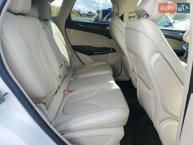 Білий Лінкольн МКС, об'ємом двигуна 0 л та пробігом 129 тис. км за 3000 $, фото 10 на Automoto.ua