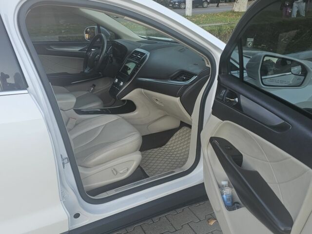 Белый Линкольн МКС, объемом двигателя 2 л и пробегом 91 тыс. км за 15499 $, фото 20 на Automoto.ua