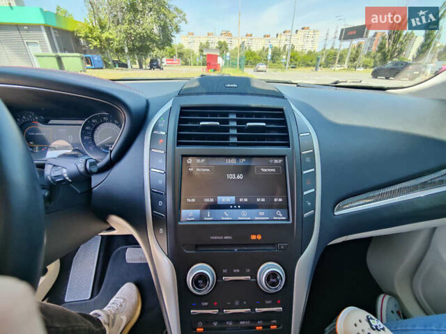 Белый Линкольн МКС, объемом двигателя 2 л и пробегом 49 тыс. км за 21000 $, фото 15 на Automoto.ua