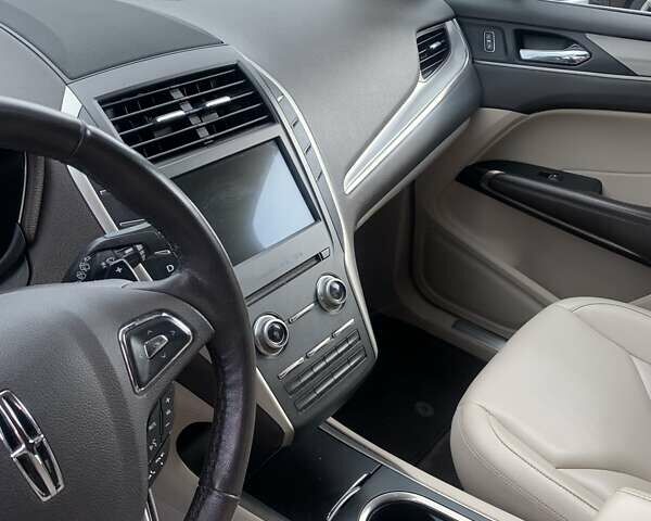 Білий Лінкольн МКС, об'ємом двигуна 2 л та пробігом 112 тис. км за 15498 $, фото 14 на Automoto.ua