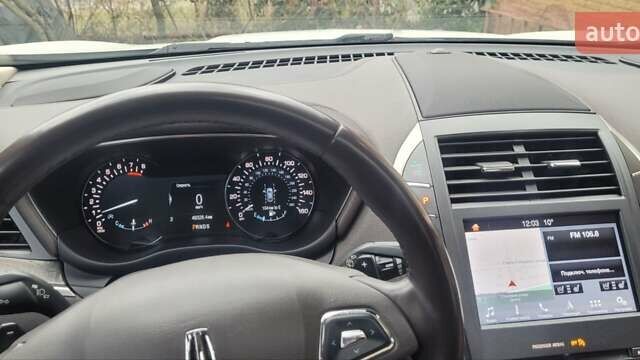 Білий Лінкольн МКС, об'ємом двигуна 2 л та пробігом 53 тис. км за 17000 $, фото 11 на Automoto.ua