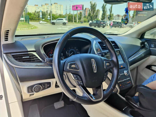 Белый Линкольн МКС, объемом двигателя 2 л и пробегом 49 тыс. км за 21000 $, фото 16 на Automoto.ua