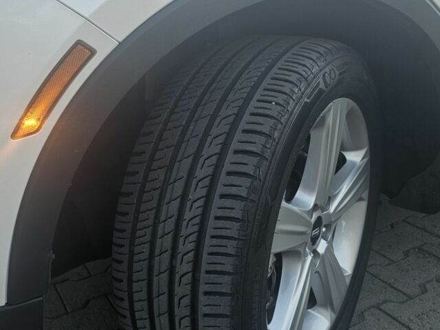 Белый Линкольн МКС, объемом двигателя 2 л и пробегом 91 тыс. км за 15499 $, фото 6 на Automoto.ua