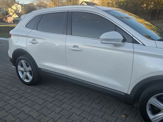 Белый Линкольн МКС, объемом двигателя 2 л и пробегом 91 тыс. км за 15499 $, фото 1 на Automoto.ua