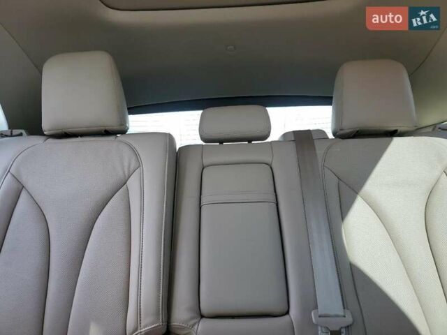 Білий Лінкольн МКС, об'ємом двигуна 0 л та пробігом 129 тис. км за 3000 $, фото 9 на Automoto.ua