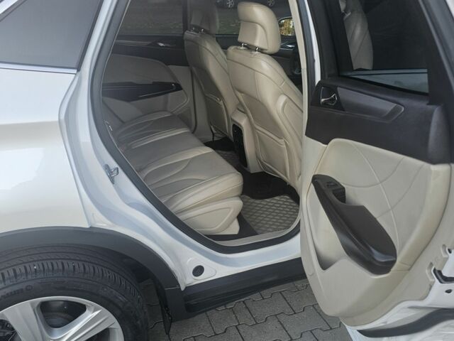 Белый Линкольн МКС, объемом двигателя 2 л и пробегом 91 тыс. км за 15499 $, фото 19 на Automoto.ua