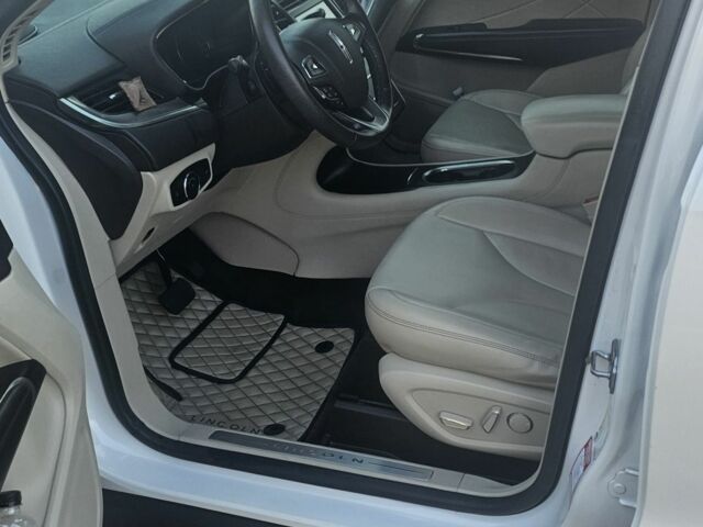 Белый Линкольн МКС, объемом двигателя 2 л и пробегом 91 тыс. км за 15499 $, фото 7 на Automoto.ua