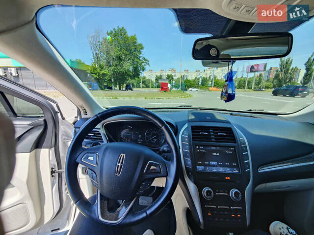 Белый Линкольн МКС, объемом двигателя 2 л и пробегом 49 тыс. км за 21000 $, фото 9 на Automoto.ua