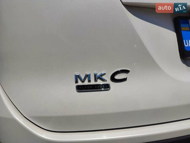 Белый Линкольн МКС, объемом двигателя 2 л и пробегом 49 тыс. км за 21000 $, фото 7 на Automoto.ua