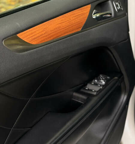 Білий Лінкольн МКС, об'ємом двигуна 2 л та пробігом 82 тис. км за 21700 $, фото 6 на Automoto.ua