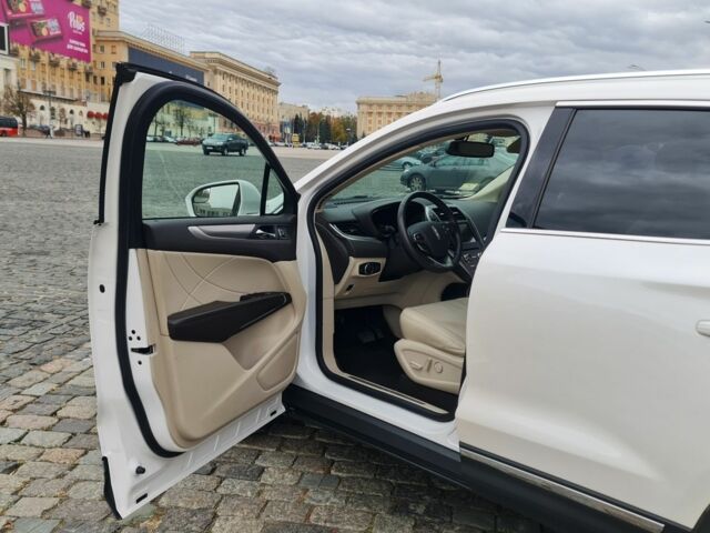 Белый Линкольн МКС, объемом двигателя 2 л и пробегом 90 тыс. км за 16900 $, фото 8 на Automoto.ua
