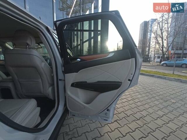 Белый Линкольн МКС, объемом двигателя 2 л и пробегом 61 тыс. км за 20700 $, фото 27 на Automoto.ua