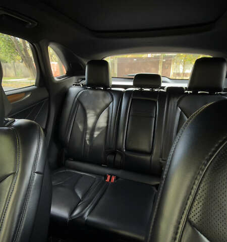 Білий Лінкольн МКС, об'ємом двигуна 2 л та пробігом 82 тис. км за 21700 $, фото 8 на Automoto.ua