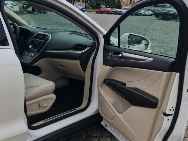 Белый Линкольн МКС, объемом двигателя 2 л и пробегом 90 тыс. км за 16900 $, фото 14 на Automoto.ua