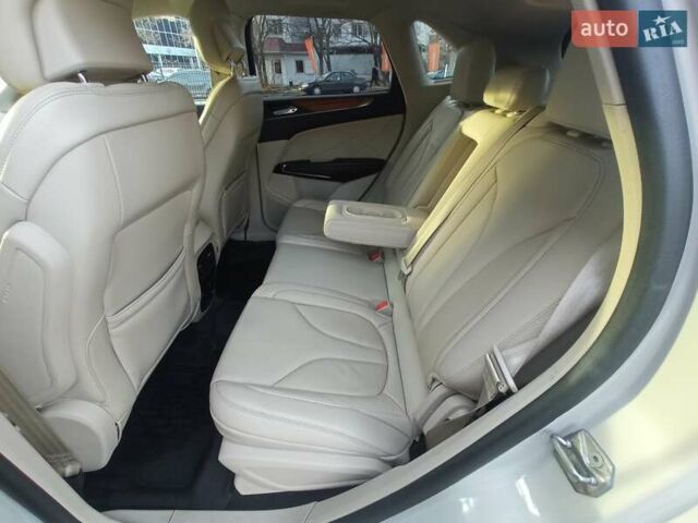 Белый Линкольн МКС, объемом двигателя 2 л и пробегом 61 тыс. км за 20700 $, фото 20 на Automoto.ua