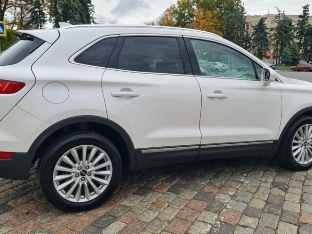 Белый Линкольн МКС, объемом двигателя 2 л и пробегом 90 тыс. км за 16900 $, фото 4 на Automoto.ua