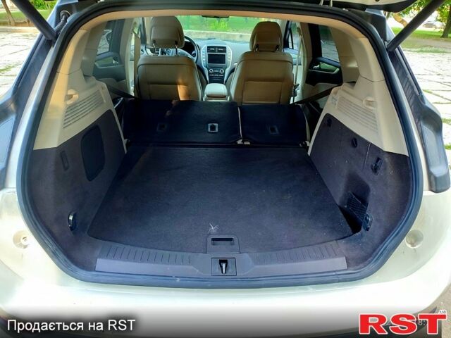 Білий Лінкольн МКС, об'ємом двигуна 2 л та пробігом 49 тис. км за 19500 $, фото 6 на Automoto.ua