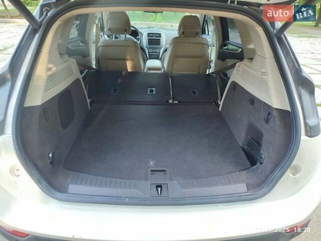 Белый Линкольн МКС, объемом двигателя 2 л и пробегом 49 тыс. км за 18500 $, фото 5 на Automoto.ua