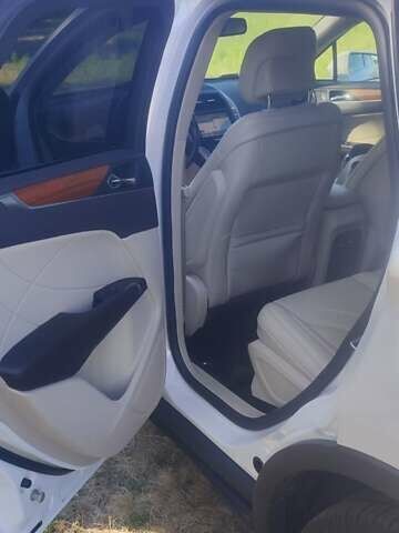 Белый Линкольн МКС, объемом двигателя 2 л и пробегом 132 тыс. км за 20500 $, фото 1 на Automoto.ua