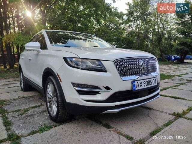 Белый Линкольн МКС, объемом двигателя 2 л и пробегом 49 тыс. км за 18500 $, фото 1 на Automoto.ua