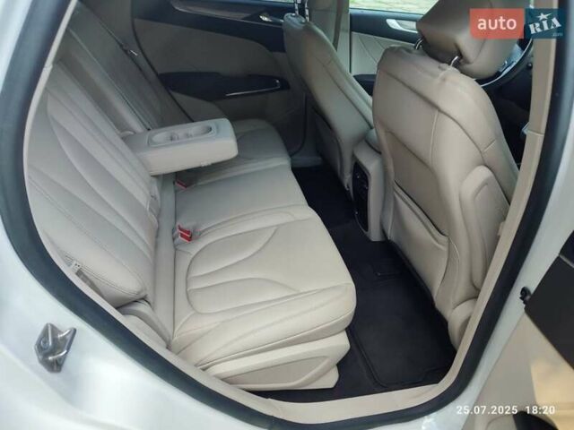 Белый Линкольн МКС, объемом двигателя 2 л и пробегом 49 тыс. км за 18500 $, фото 3 на Automoto.ua