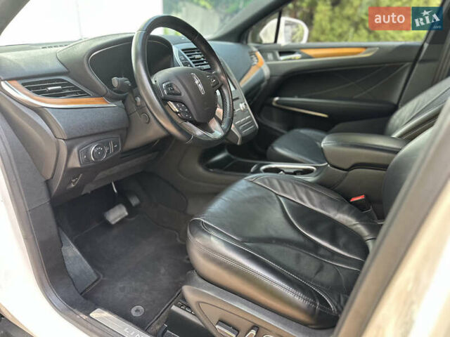 Белый Линкольн МКС, объемом двигателя 2 л и пробегом 37 тыс. км за 17900 $, фото 8 на Automoto.ua