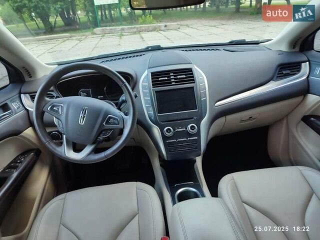 Белый Линкольн МКС, объемом двигателя 2 л и пробегом 49 тыс. км за 18500 $, фото 8 на Automoto.ua