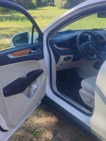 Белый Линкольн МКС, объемом двигателя 2 л и пробегом 132 тыс. км за 20500 $, фото 6 на Automoto.ua