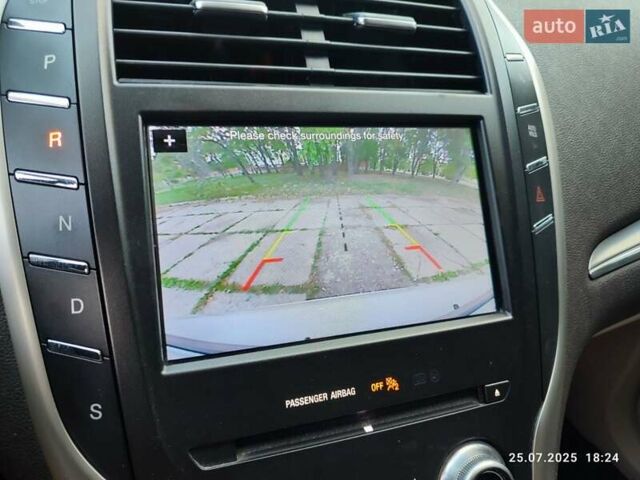 Белый Линкольн МКС, объемом двигателя 2 л и пробегом 52 тыс. км за 17700 $, фото 7 на Automoto.ua