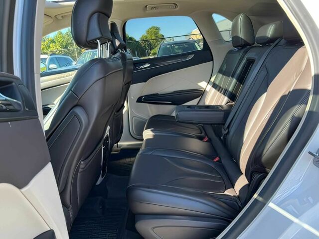 Белый Линкольн МКС, объемом двигателя 2 л и пробегом 41 тыс. км за 10900 $, фото 11 на Automoto.ua