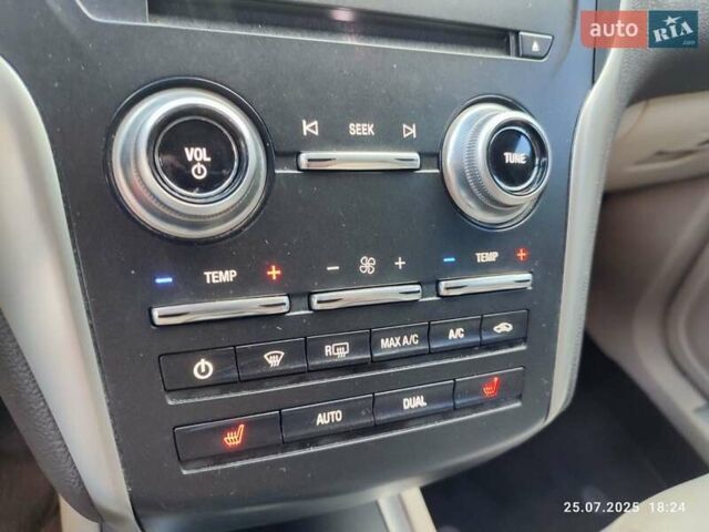 Белый Линкольн МКС, объемом двигателя 2 л и пробегом 52 тыс. км за 17700 $, фото 6 на Automoto.ua