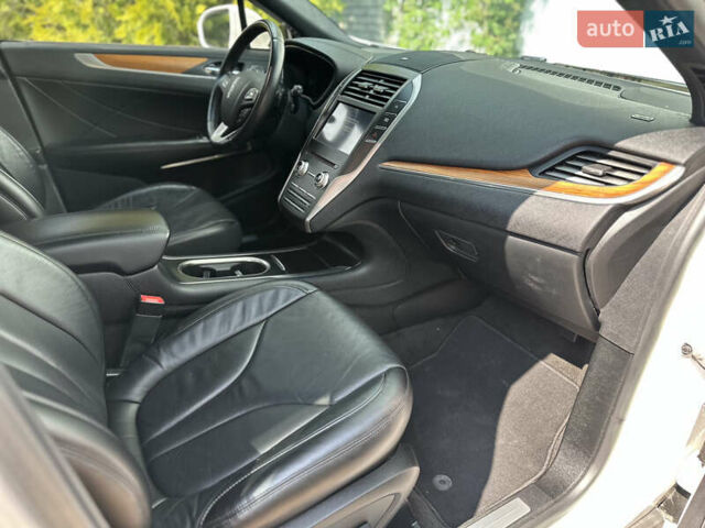 Белый Линкольн МКС, объемом двигателя 2 л и пробегом 37 тыс. км за 17900 $, фото 9 на Automoto.ua