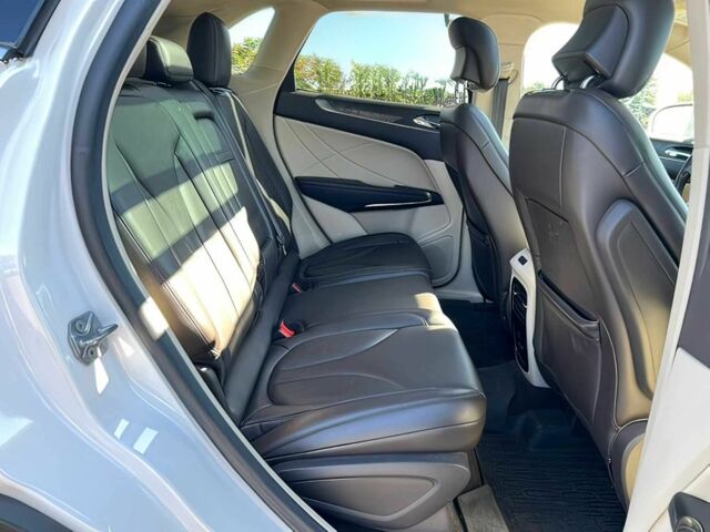 Белый Линкольн МКС, объемом двигателя 2 л и пробегом 41 тыс. км за 10900 $, фото 12 на Automoto.ua