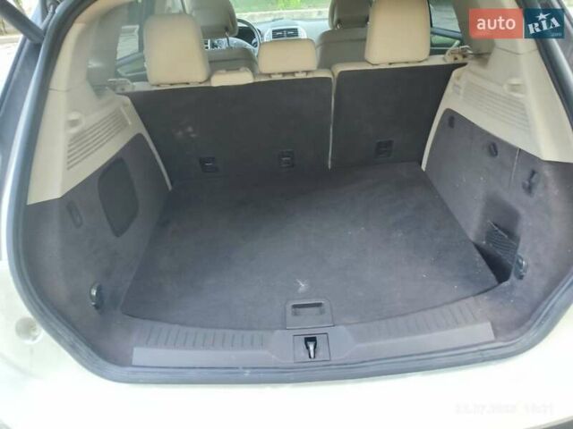 Белый Линкольн МКС, объемом двигателя 2 л и пробегом 49 тыс. км за 18500 $, фото 4 на Automoto.ua