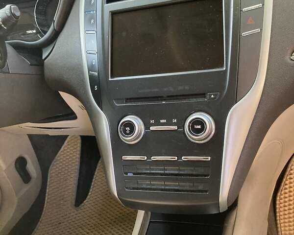 Бежевий Лінкольн МКС, об'ємом двигуна 2 л та пробігом 71 тис. км за 19000 $, фото 6 на Automoto.ua