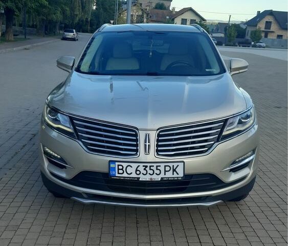 Бежевый Линкольн МКС, объемом двигателя 2 л и пробегом 115 тыс. км за 16200 $, фото 1 на Automoto.ua