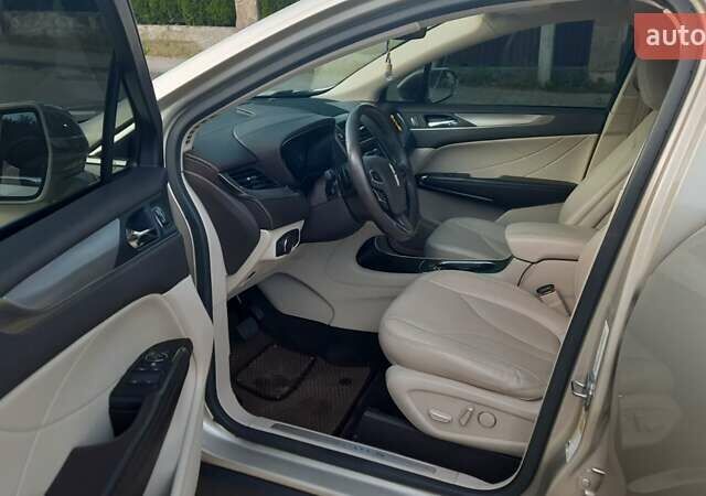 Бежевий Лінкольн МКС, об'ємом двигуна 2 л та пробігом 115 тис. км за 17500 $, фото 4 на Automoto.ua