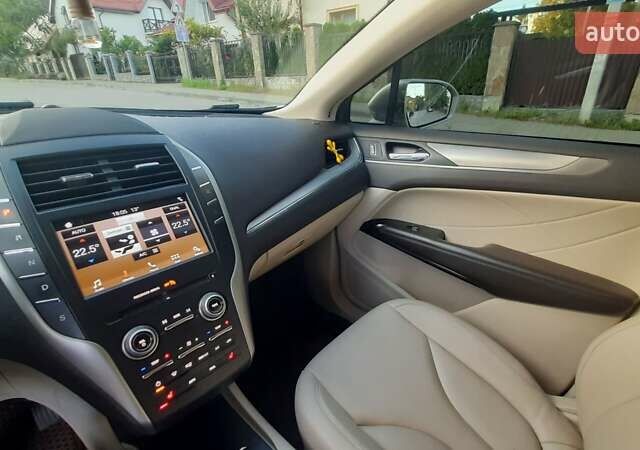 Бежевий Лінкольн МКС, об'ємом двигуна 2 л та пробігом 115 тис. км за 17500 $, фото 30 на Automoto.ua
