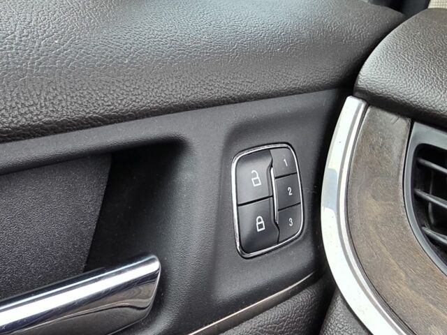 Бежевый Линкольн МКС, объемом двигателя 2 л и пробегом 88 тыс. км за 466 $, фото 4 на Automoto.ua