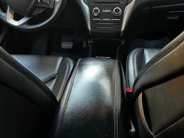 Черный Линкольн МКС, объемом двигателя 2 л и пробегом 118 тыс. км за 16000 $, фото 5 на Automoto.ua