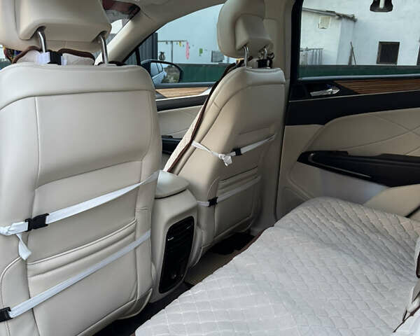 Черный Линкольн МКС, объемом двигателя 2 л и пробегом 227 тыс. км за 15000 $, фото 2 на Automoto.ua