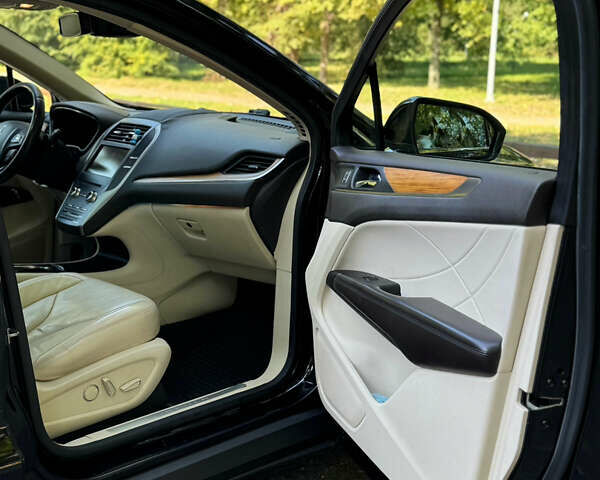 Черный Линкольн МКС, объемом двигателя 2 л и пробегом 161 тыс. км за 12500 $, фото 17 на Automoto.ua