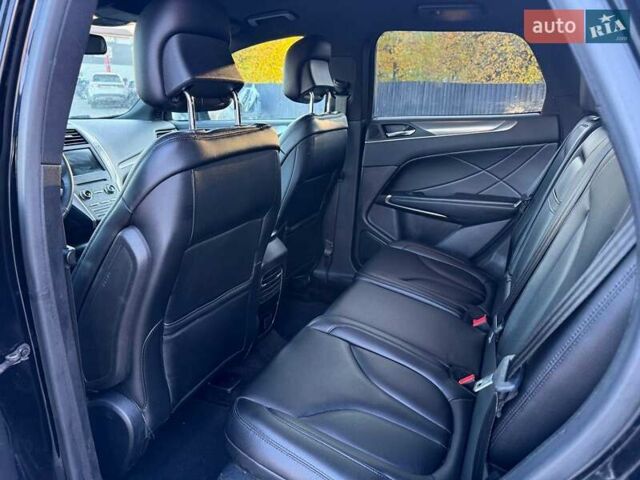 Чорний Лінкольн МКС, об'ємом двигуна 0 л та пробігом 198 тис. км за 10500 $, фото 19 на Automoto.ua