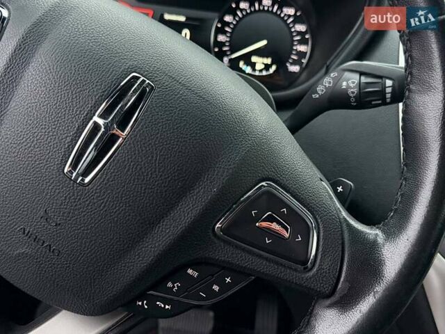 Черный Линкольн МКС, объемом двигателя 2 л и пробегом 161 тыс. км за 17500 $, фото 30 на Automoto.ua