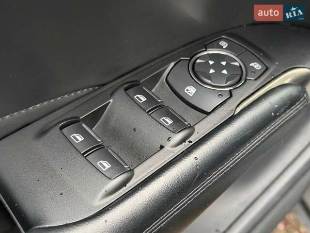 Черный Линкольн МКС, объемом двигателя 2 л и пробегом 161 тыс. км за 17500 $, фото 33 на Automoto.ua