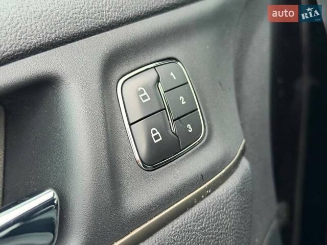 Черный Линкольн МКС, объемом двигателя 2 л и пробегом 161 тыс. км за 17500 $, фото 34 на Automoto.ua